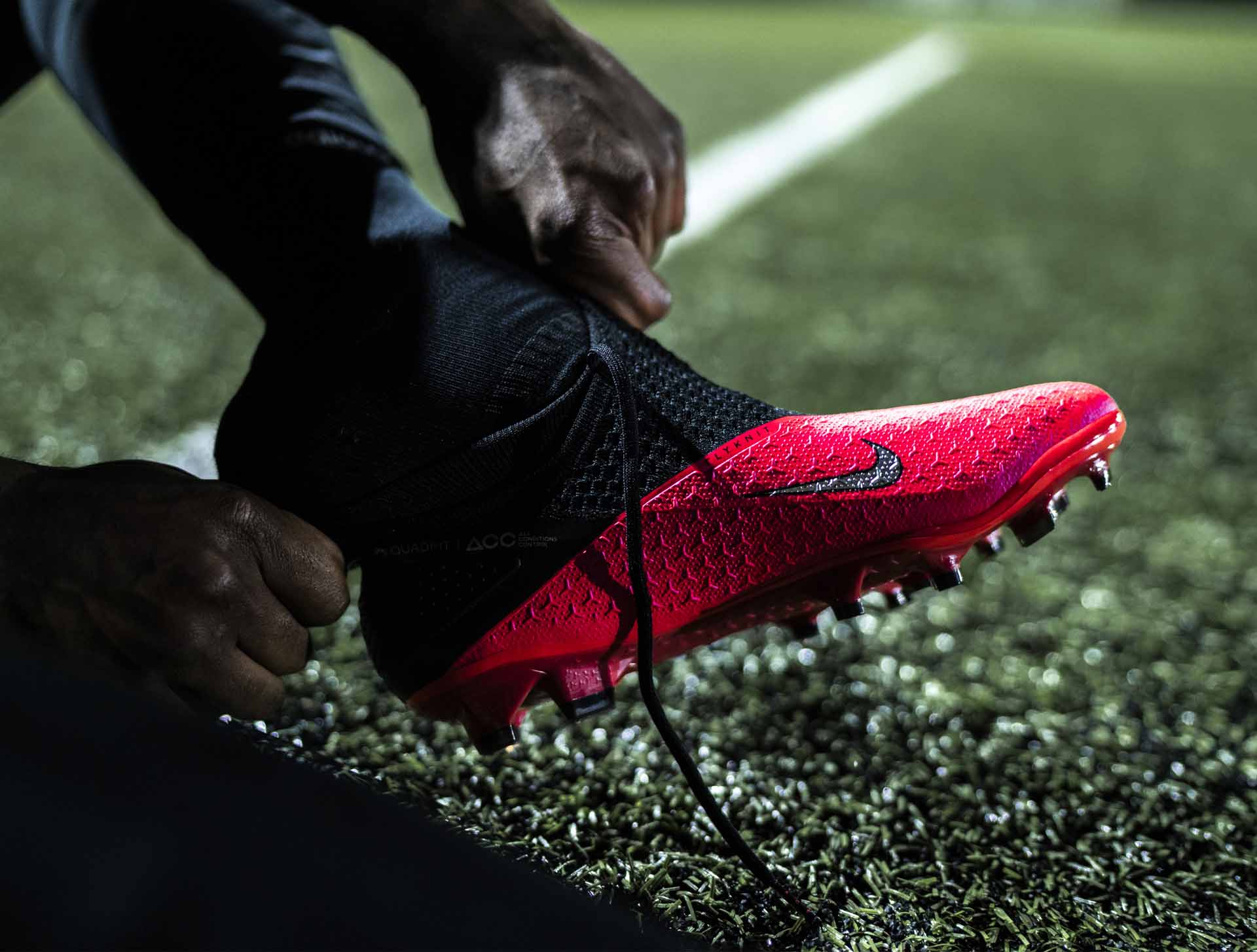 Đánh giá Nike Phantom VSN II 2020