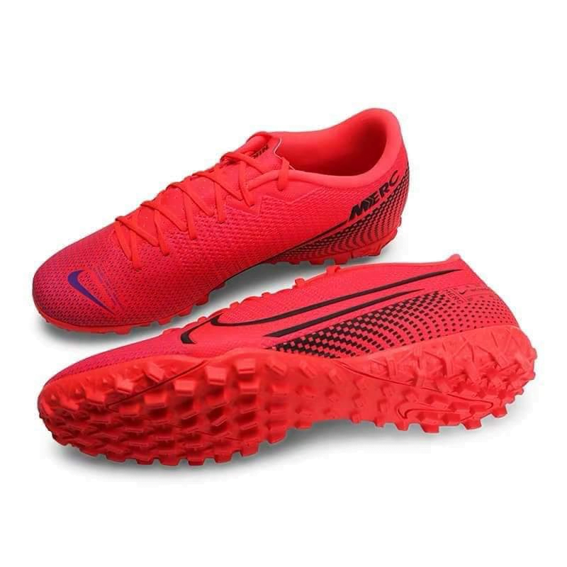 đây là giày đá bóng Nike Mercurial Future Lab, phiên bản dành cho sân cỏ nhân tạo