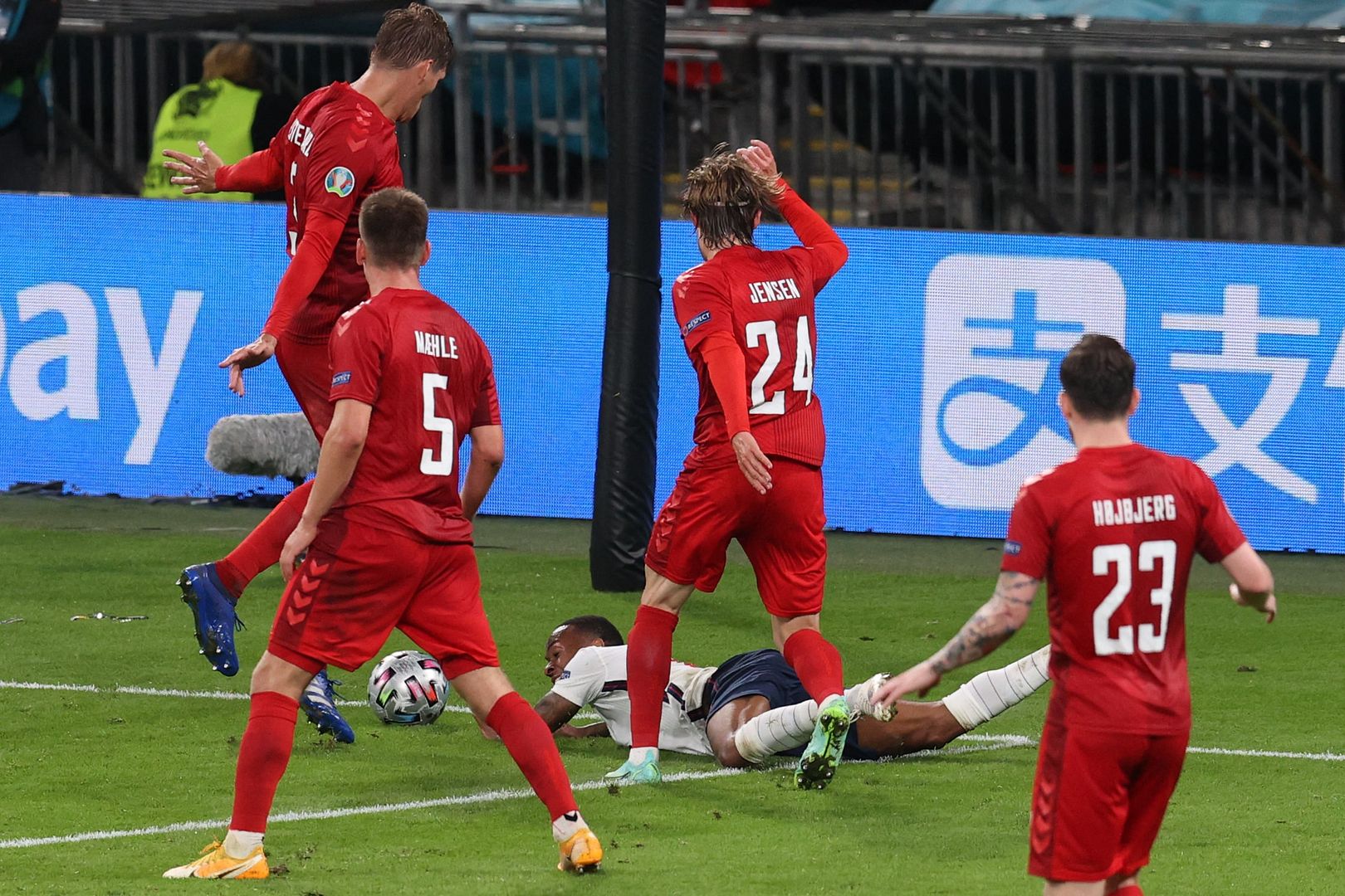 Bóng Adidas Uniforia Finale Euro 2020