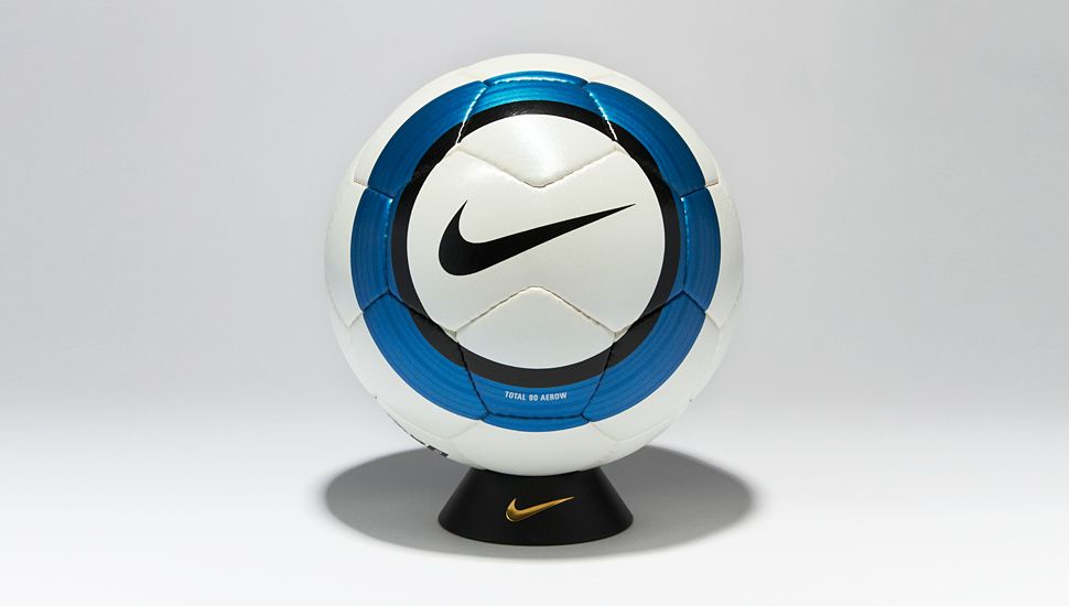 Bong Nike Ngoai Hang Anh Bóng Nike Total 90 Aerow mùa 2004-2005
