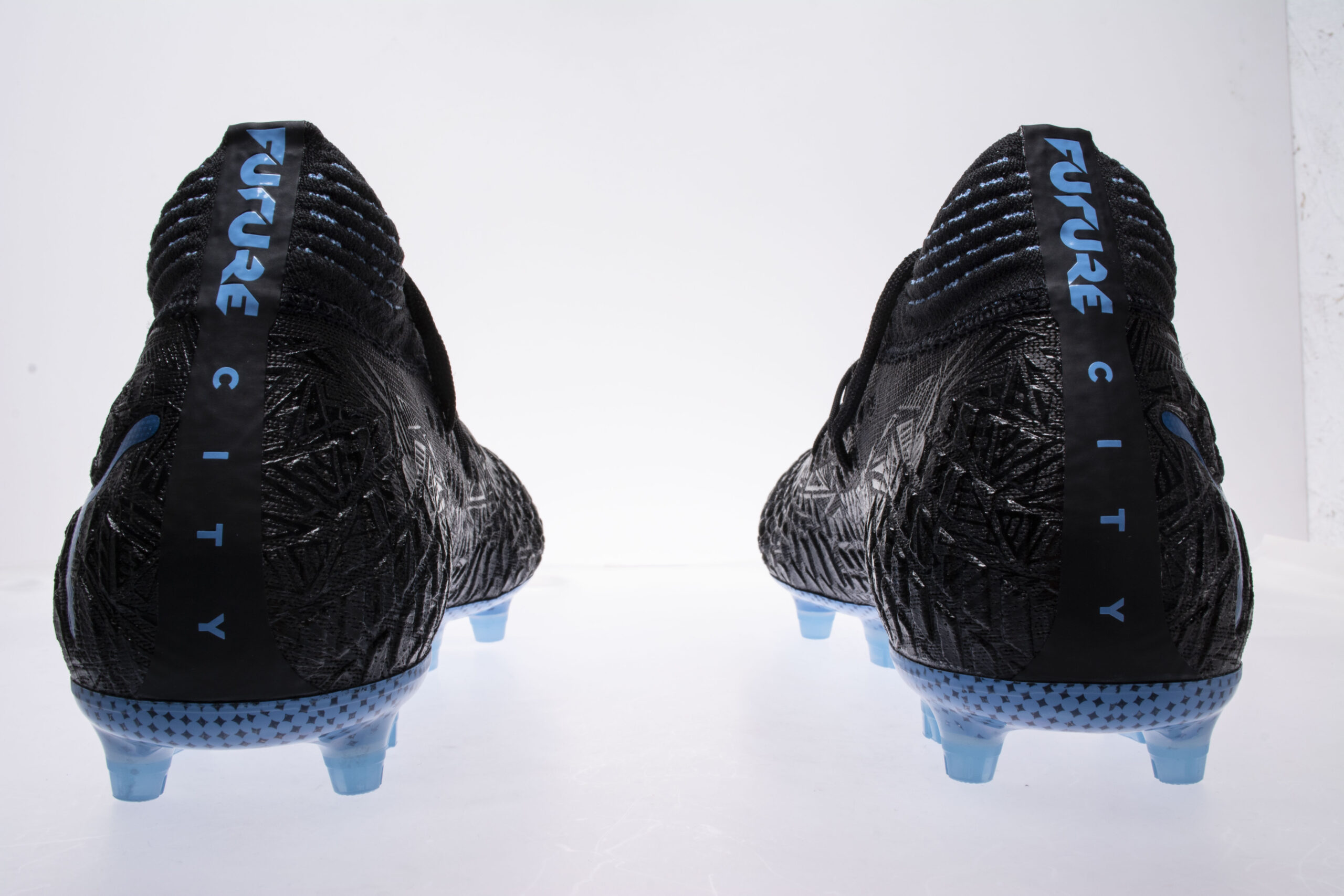 Đánh giá giày Puma X Man City Future 4.1