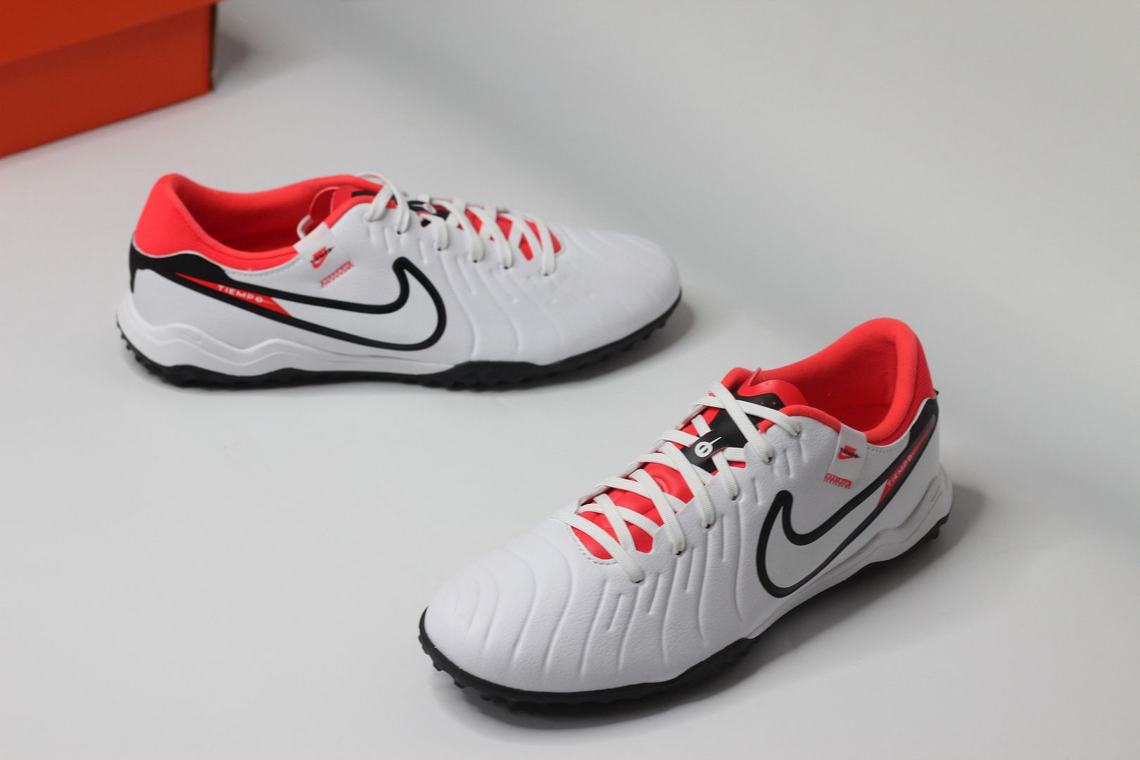 Nike Tiempo Legend 10 Academy TF Ready pack màu trắng đỏ DV4342-100