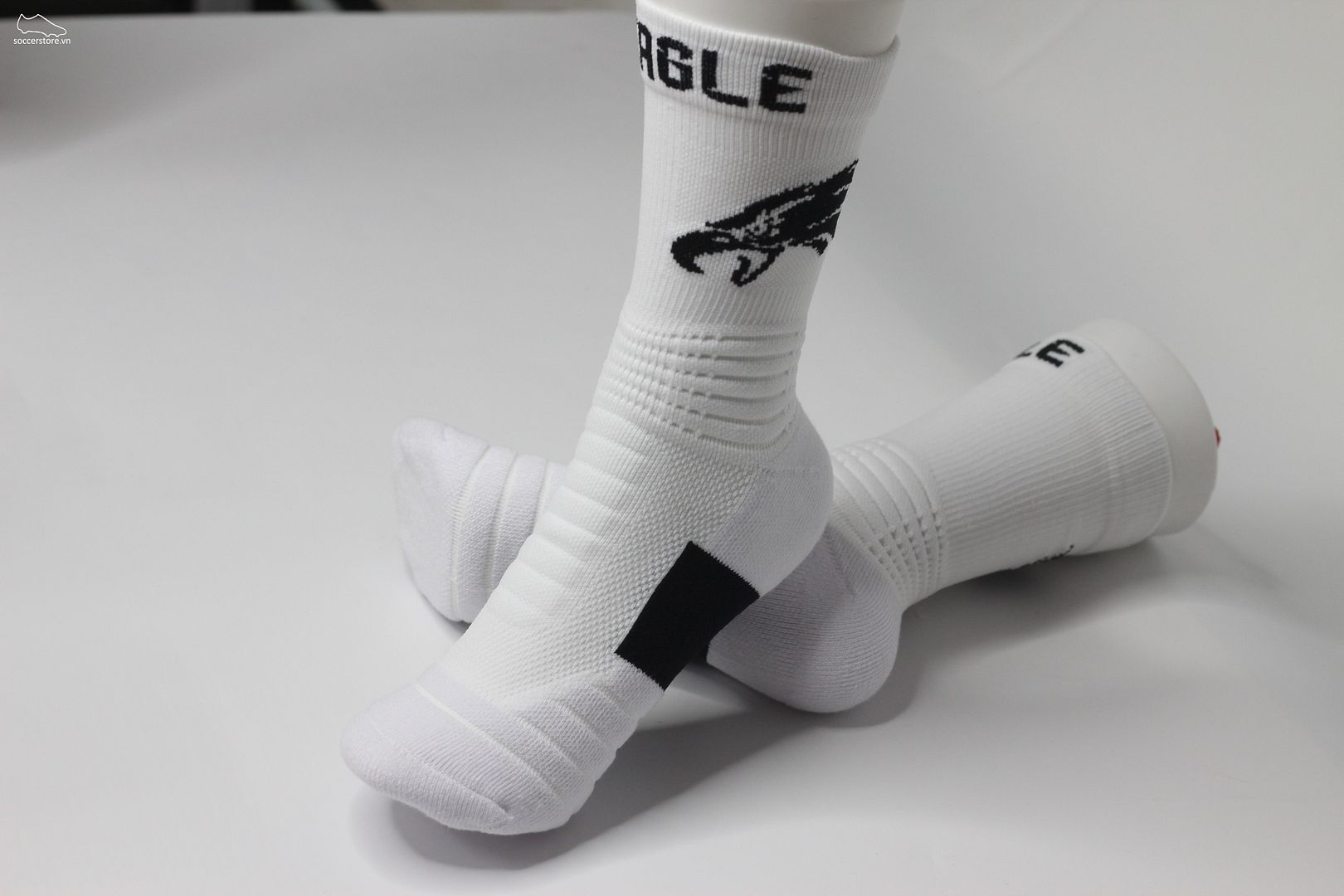 Tất bóng đá Crew Eagle Socks màu trắng, cổ thấp