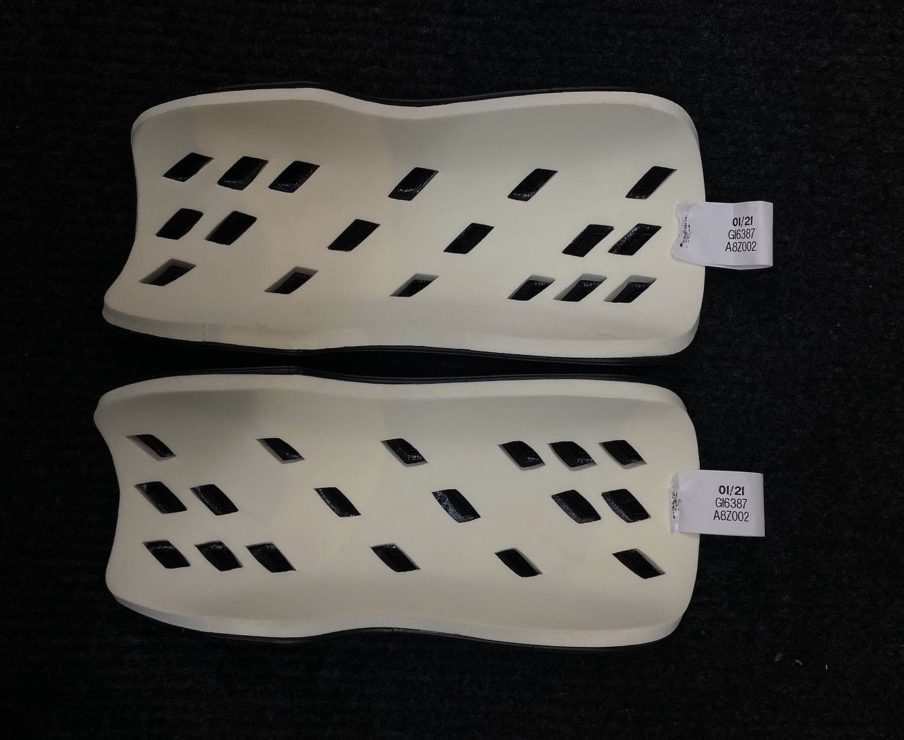 Ốp bảo vệ ống đồng Adidas Tiro Club ShinGuard GI6387