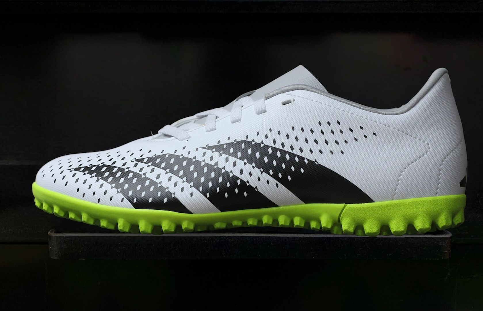 Adidas Predator Accuracy .4 TF Crazyrush pack màu trắng GY9995