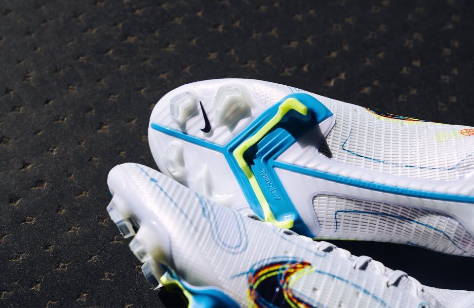 Giày Nike Mercurial nằm trong Progress pack