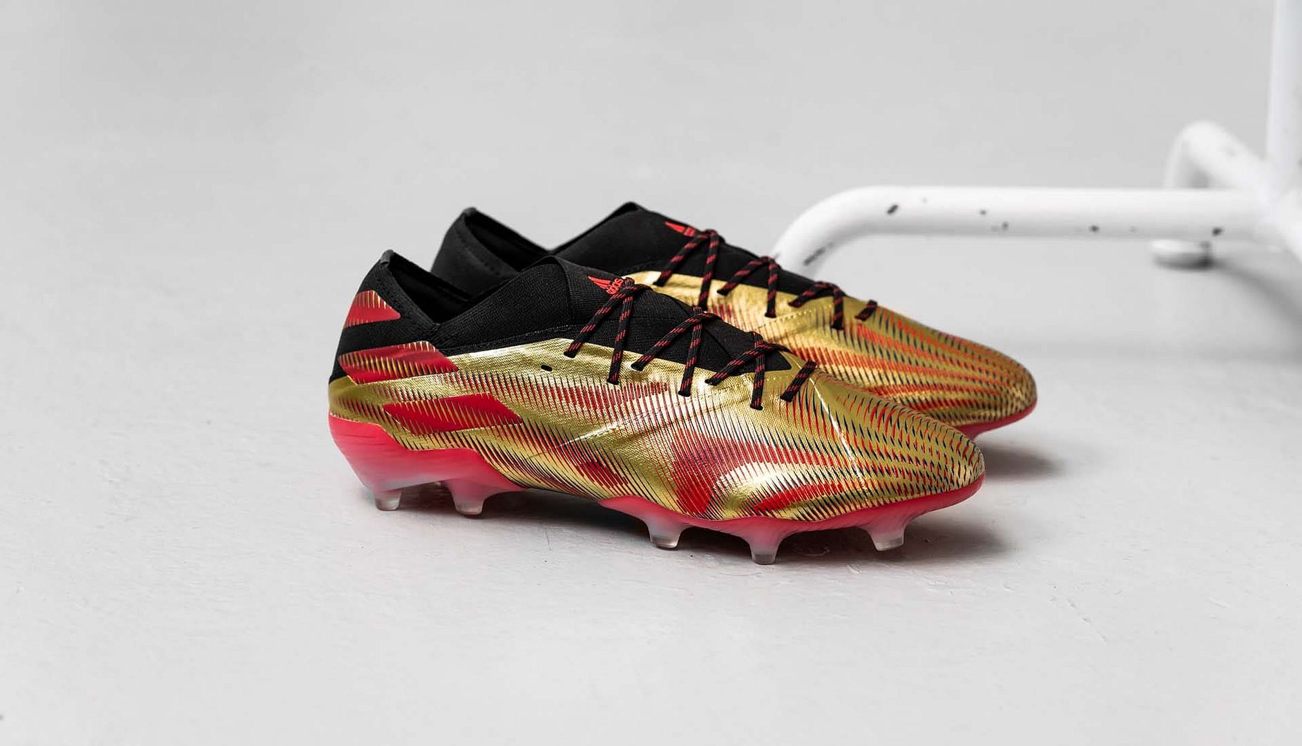 Giày bóng đá Adidas Nemeziz showpiece