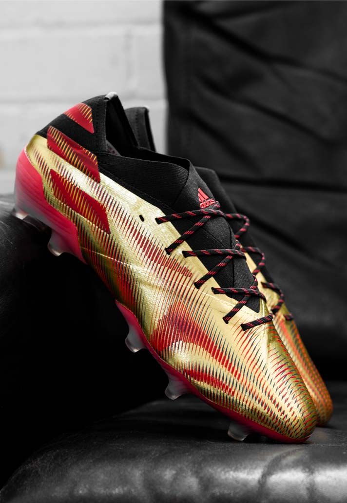 Giày bóng đá Adidas Nemeziz showpiece