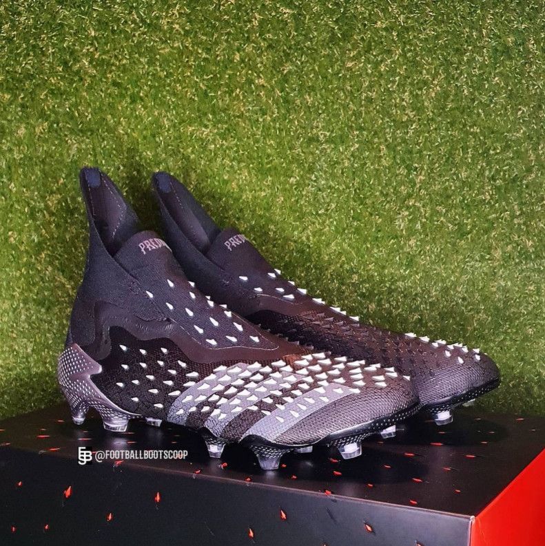 giày bóng đá Adidas Predator Superstealth