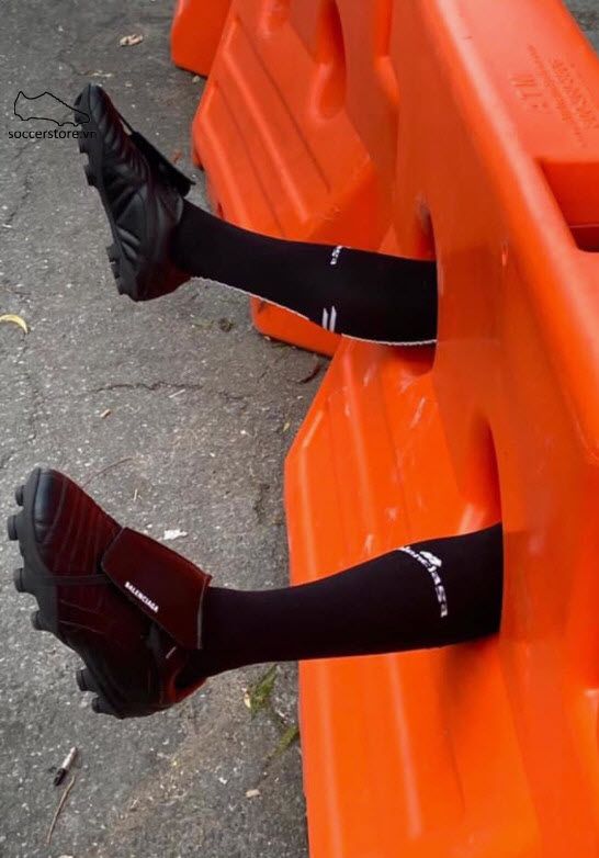 Giày bóng đá Balenciaga