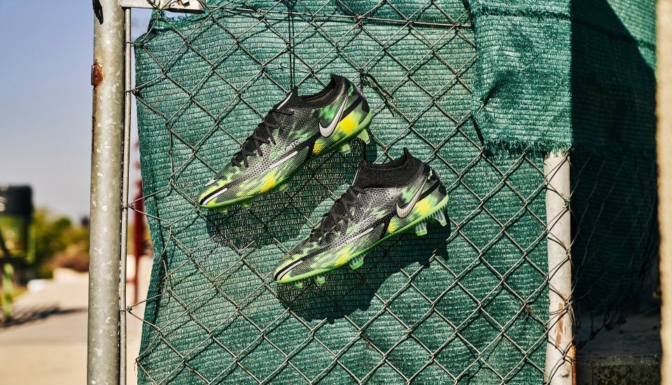 giày bóng đá Nike Phantom GT 2 Shockwave 