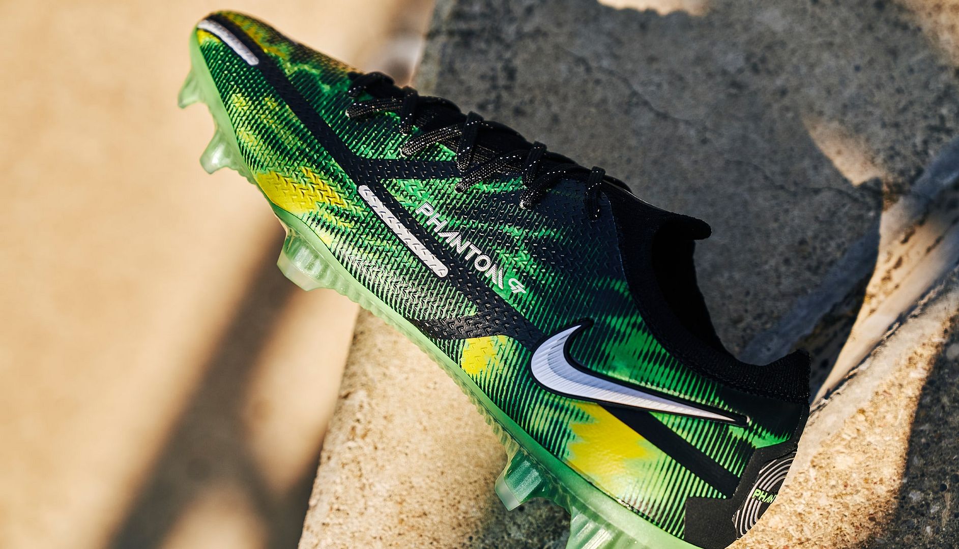 giày bóng đá Nike Phantom GT 2 Shockwave 
