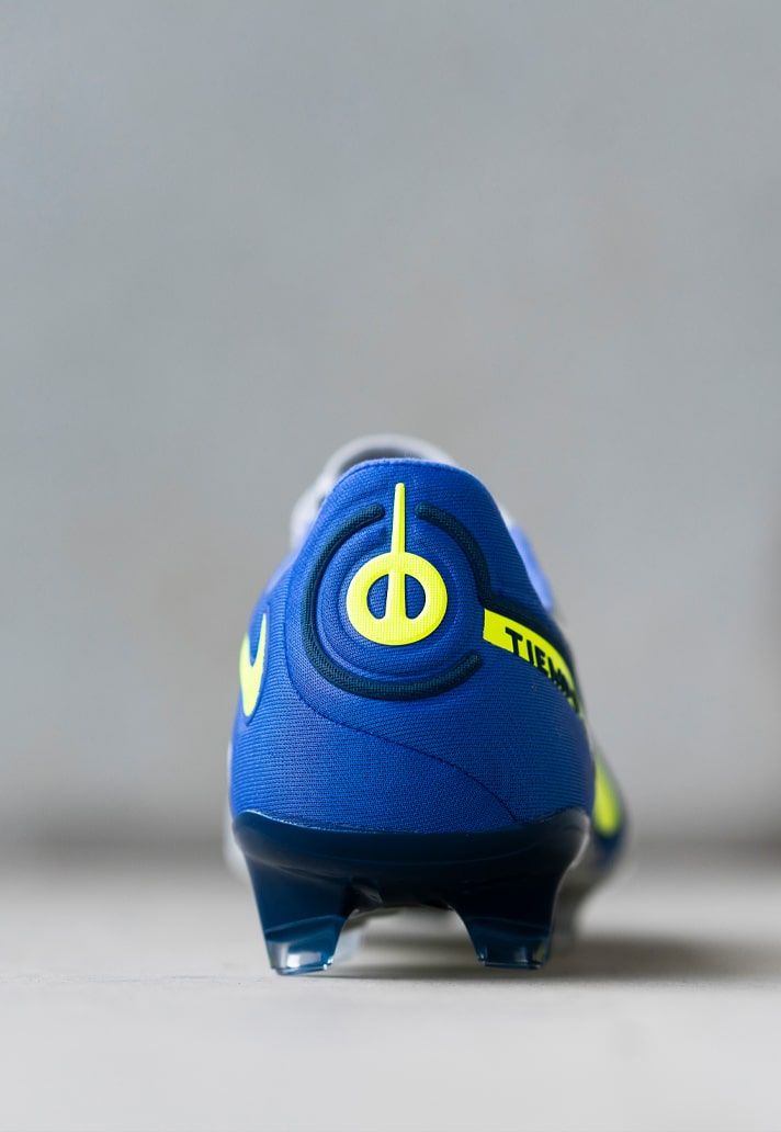 giày đá bóng Nike Recharge