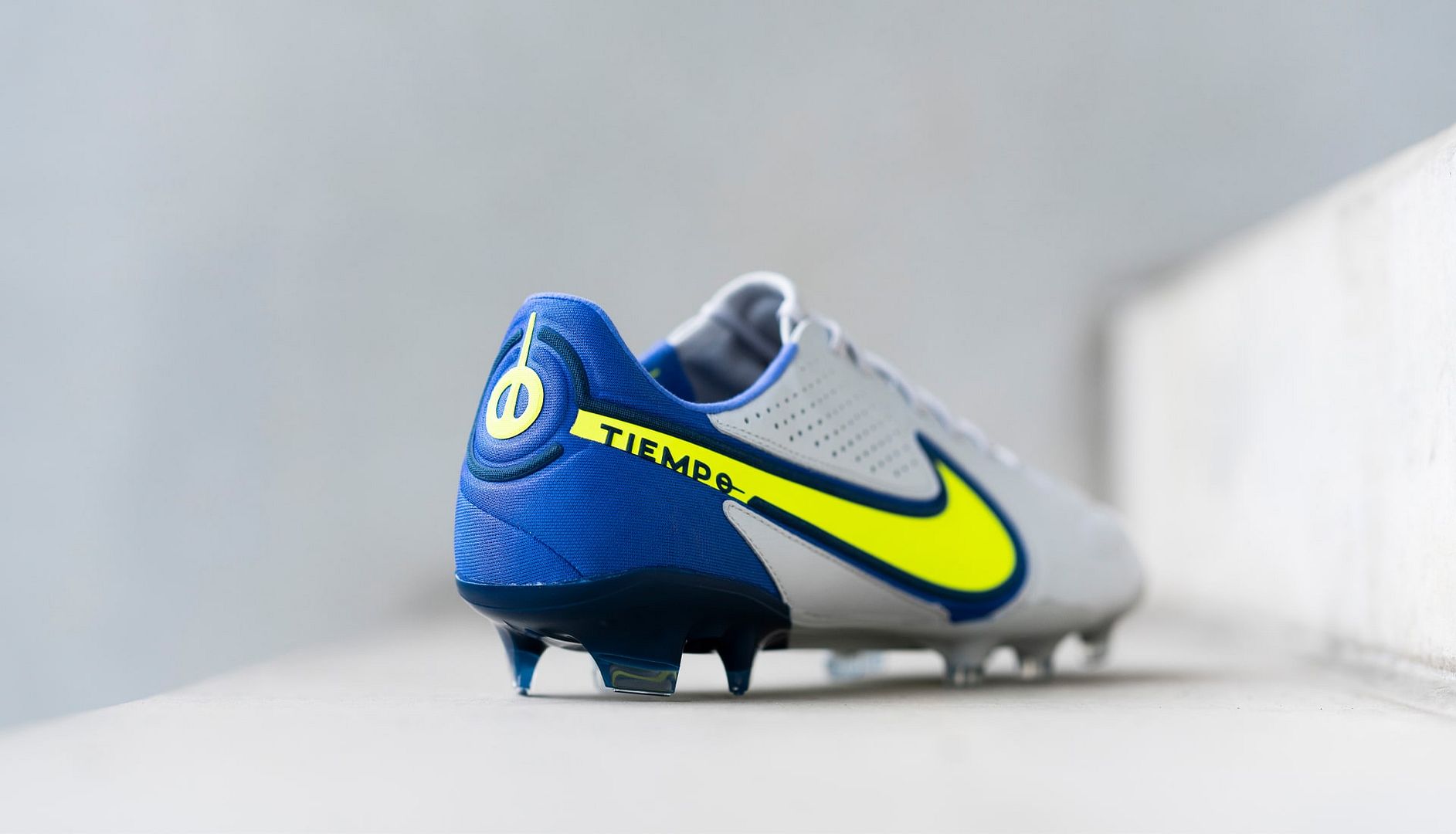 giày đá bóng Nike Recharge