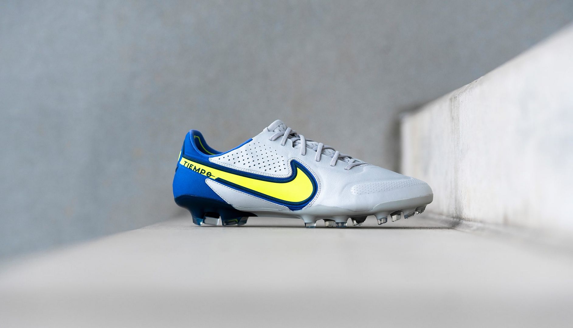 giày đá bóng Nike Recharge