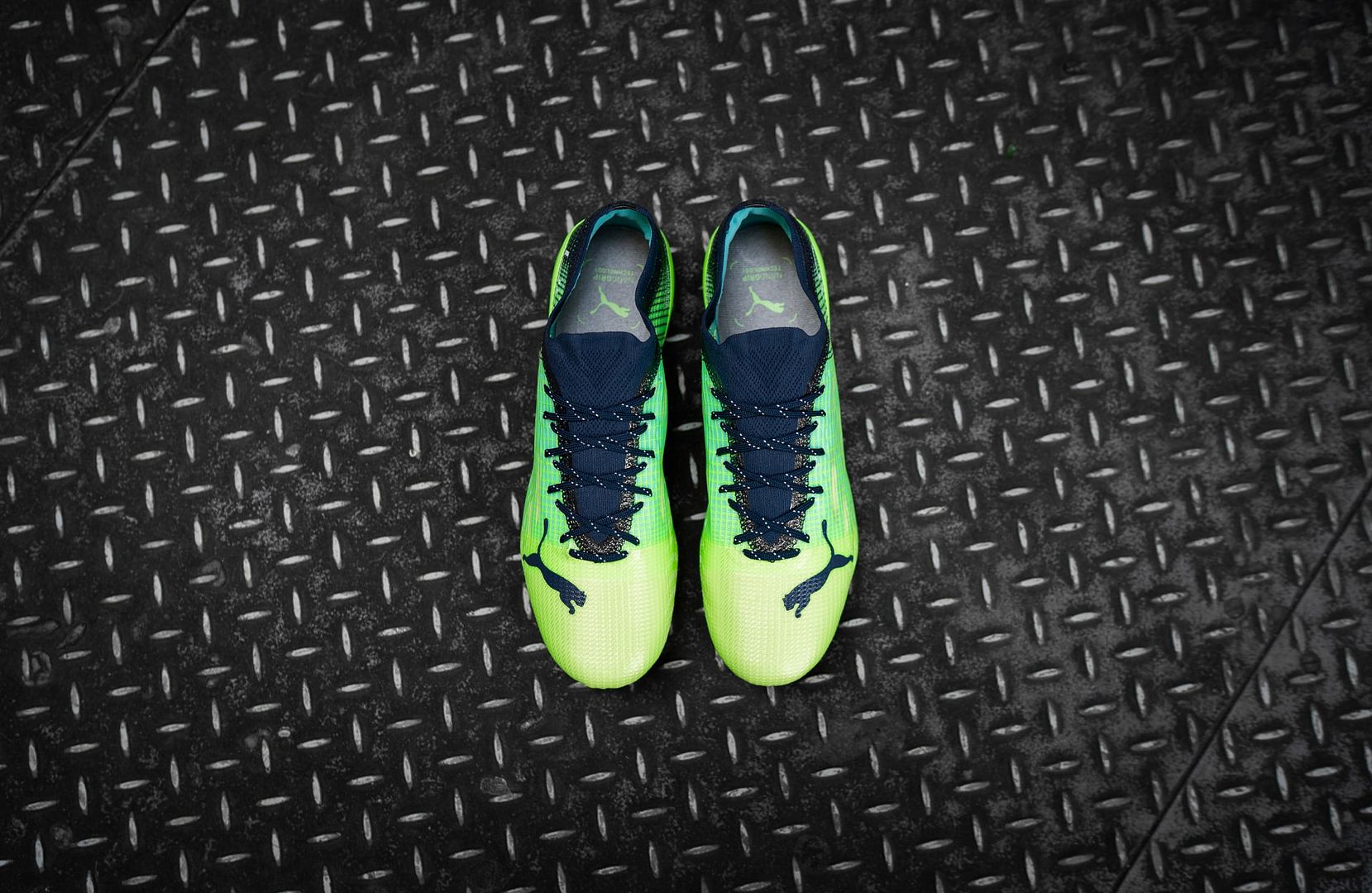 Giày bóng đá Puma Ultra Under The Lights