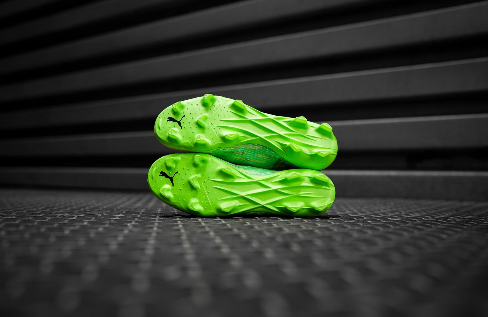 Giày bóng đá Puma Ultra Under The Lights