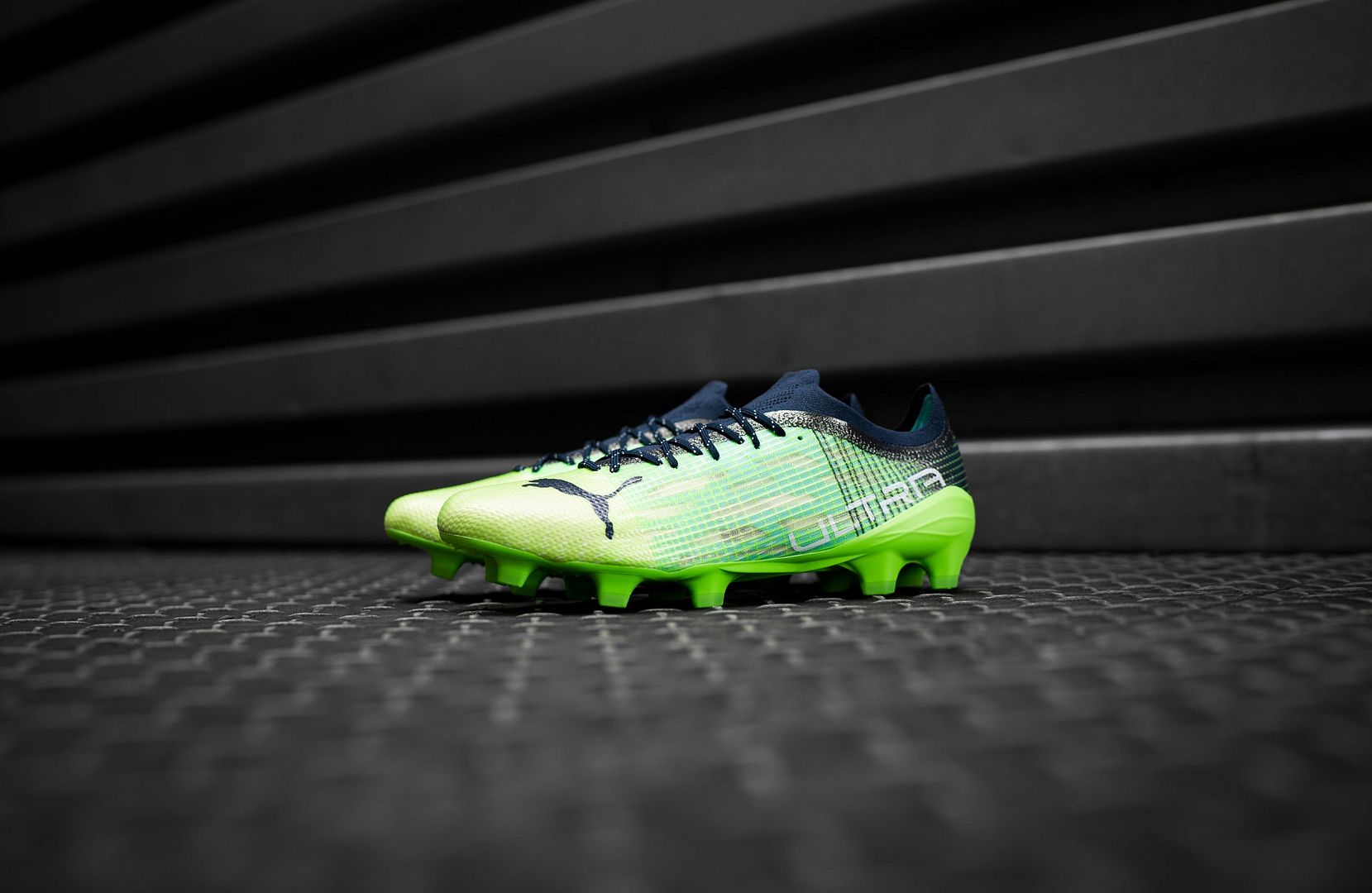 Giày bóng đá Puma Ultra Under The Lights