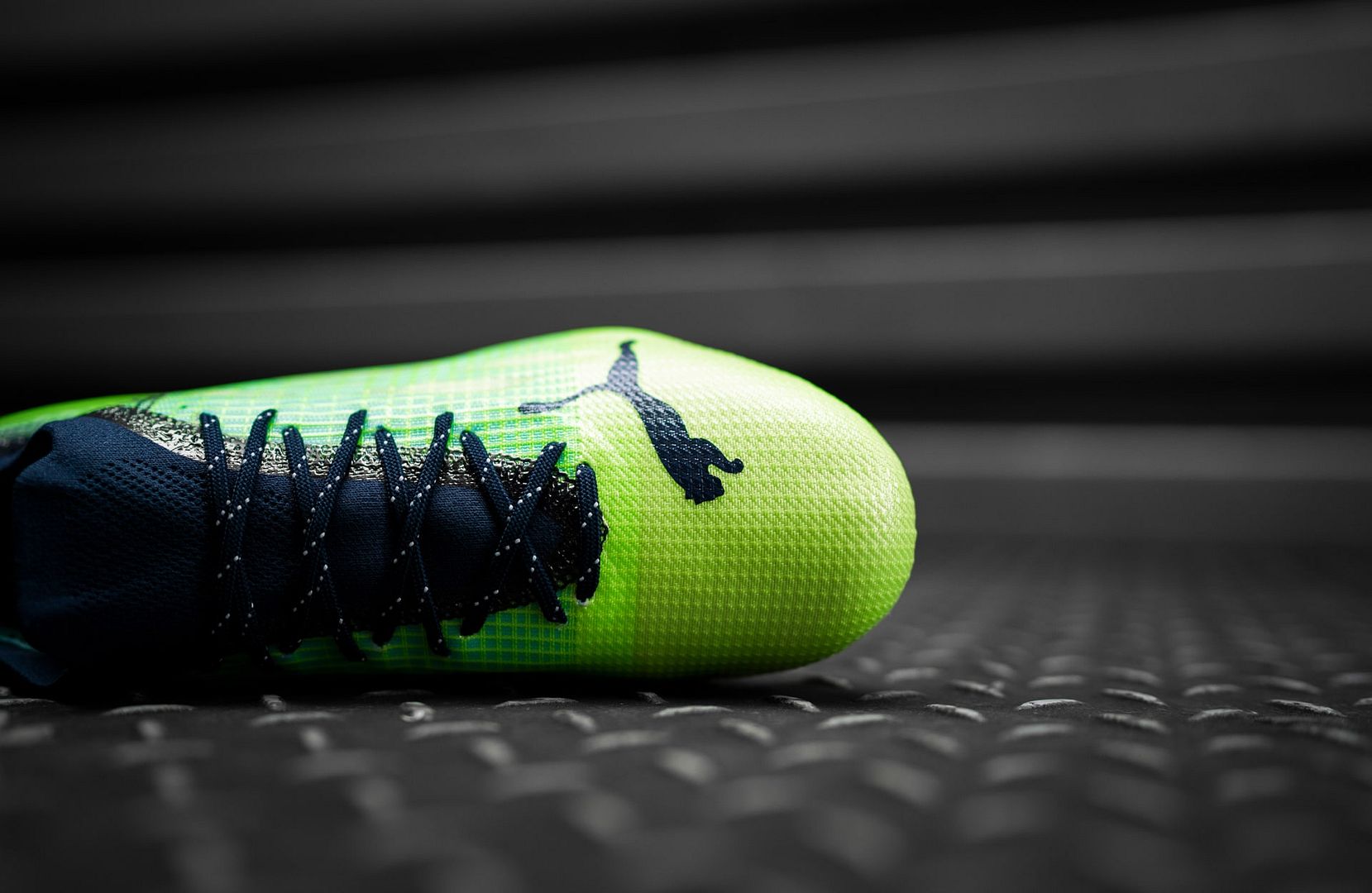 Giày bóng đá Puma Ultra Under The Lights