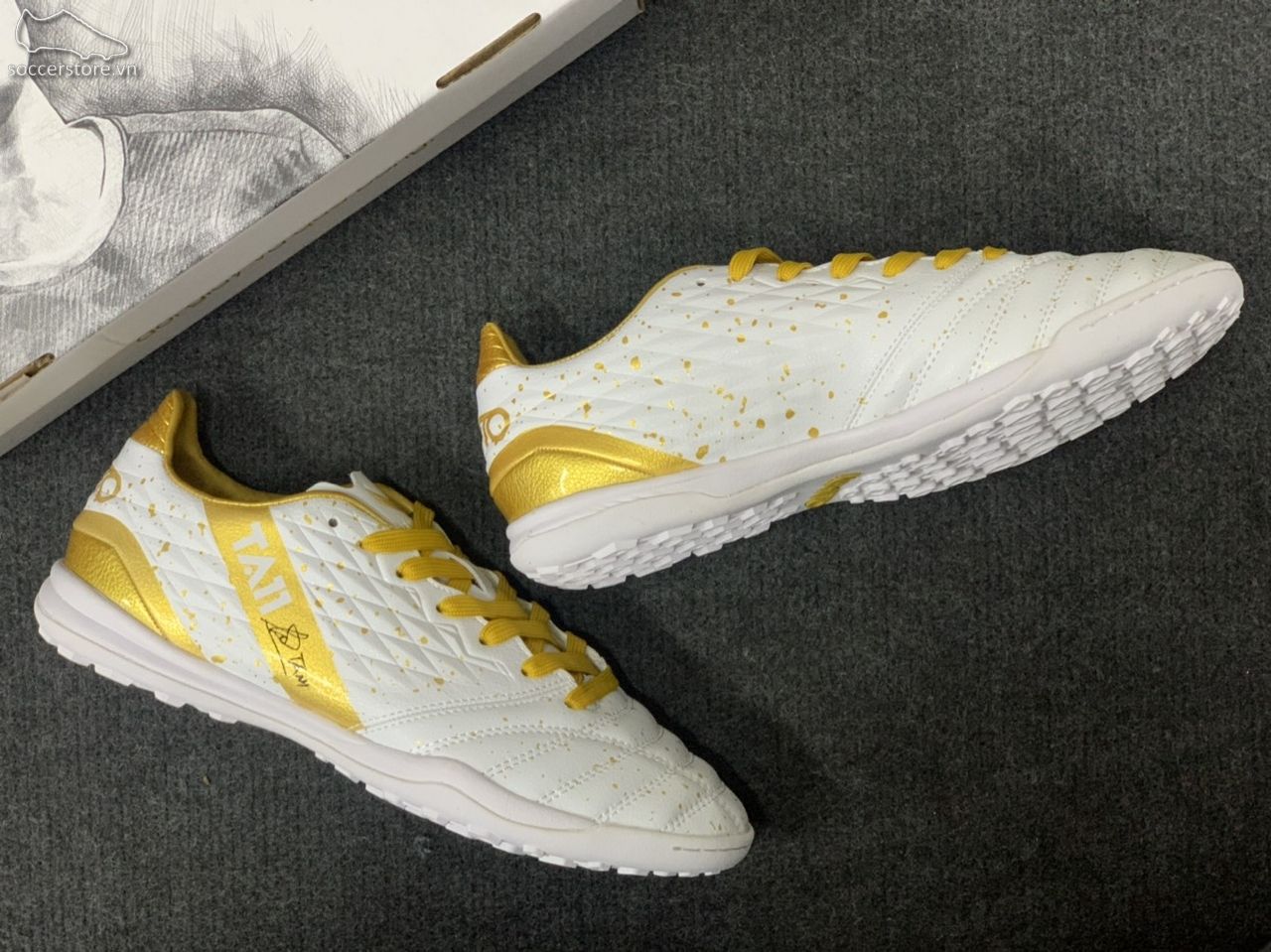Kamito TA11 TF- Trắng/Vàng Gold F21001