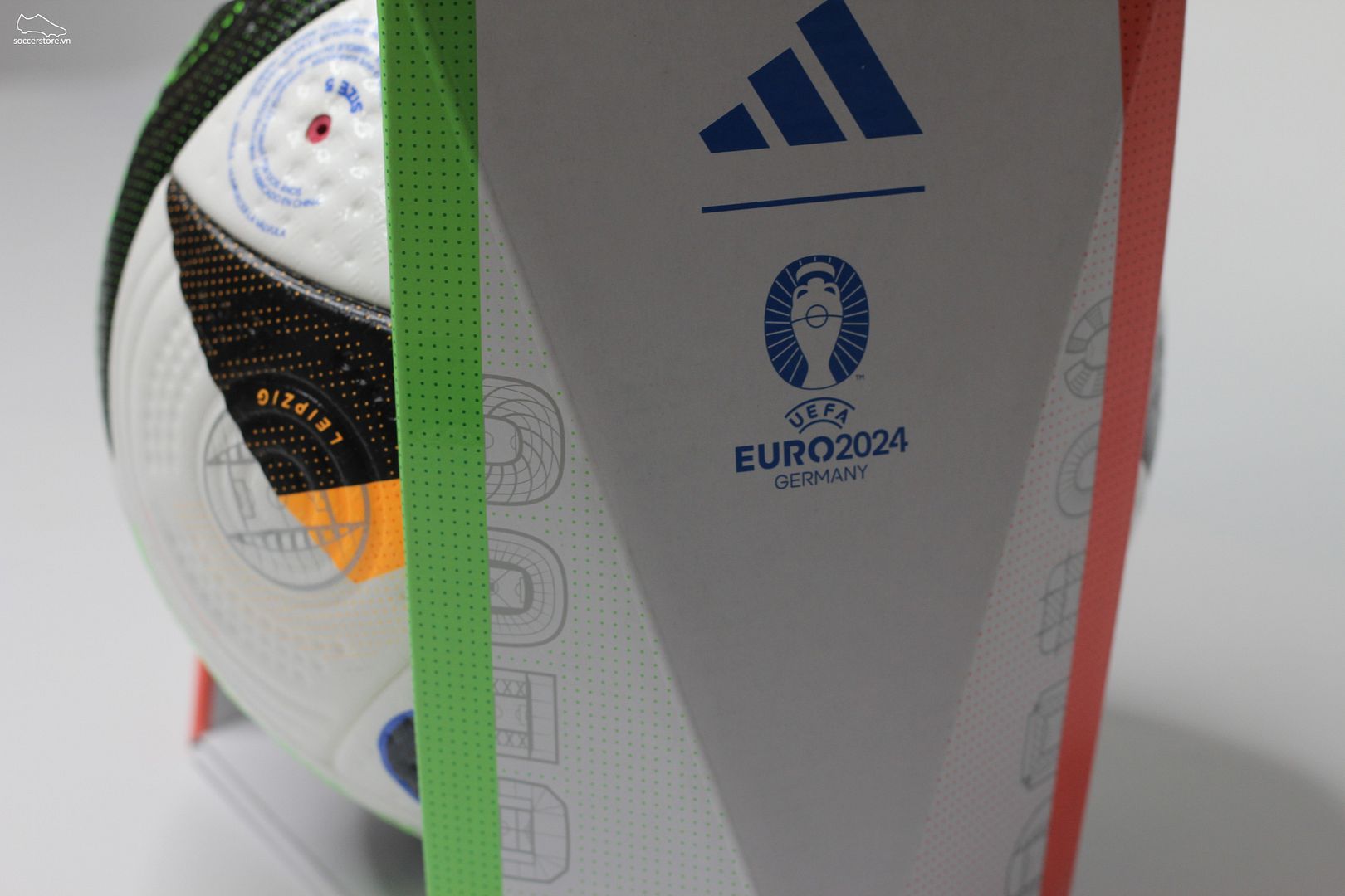 Bóng Adidas Fussballliebe Pro Euro 2024 OMB màu trắng đen IQ3682