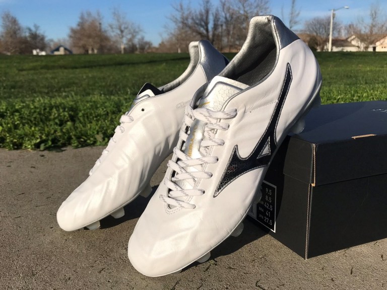 Khuyến cáo chọn size giày cho Mizuno Rebula MIJ và Nike Mercurial