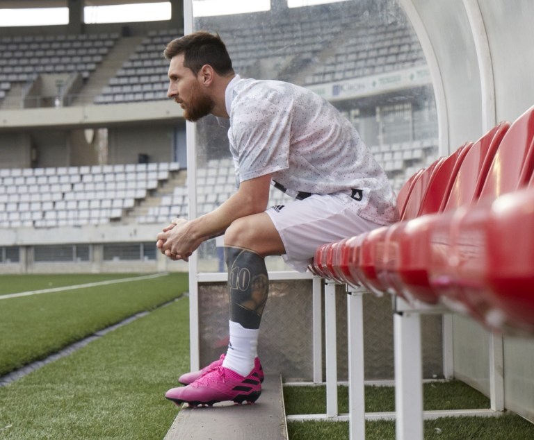 Ronaldo & Messi cùng đeo giày mới trước mùa giải