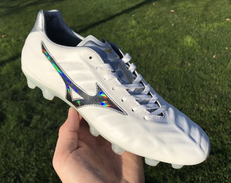 Khuyến cáo chọn size giày cho Mizuno Rebula MIJ và Nike Mercurial