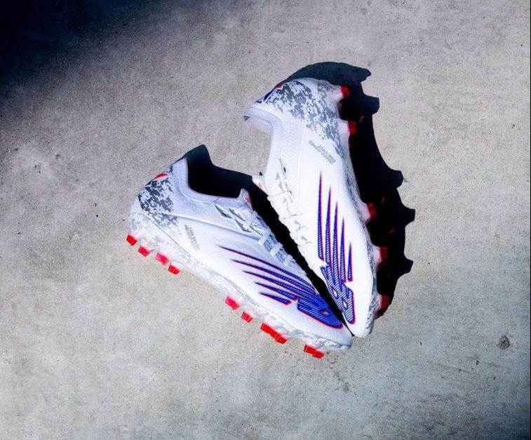 Giày New Balance Furon V6+ RS Alphan Flair độc quyền cho Raheem Sterling tại Euror 2020