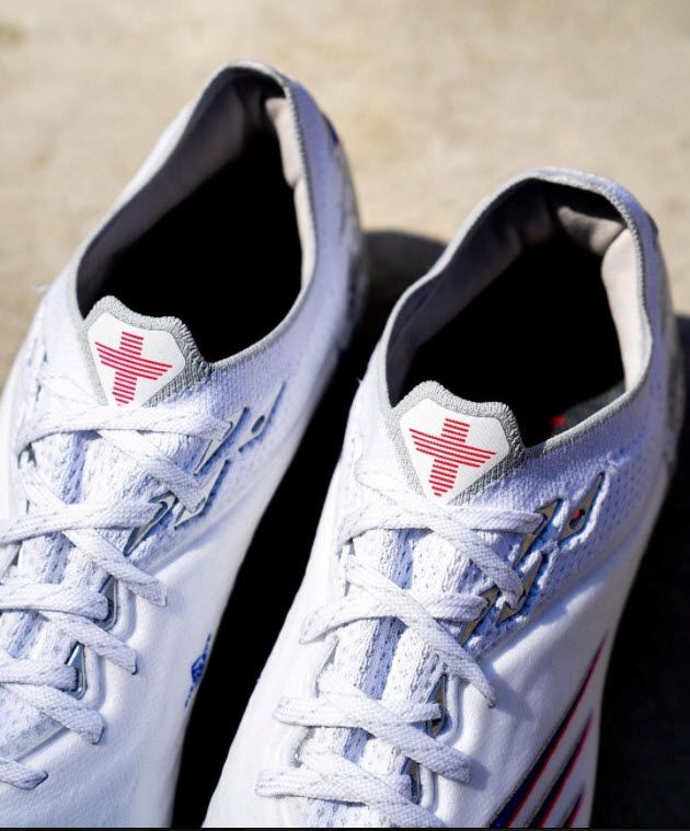 Giày New Balance Furon V6+ RS Alphan Flair độc quyền cho Raheem Sterling tại Euror 2020