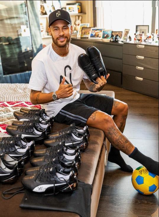 Neymar đi giày bóng đá Puma King
