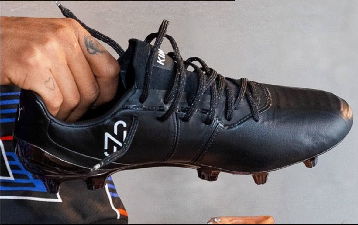 Neymar chuyển sang đi giày bóng đá Puma