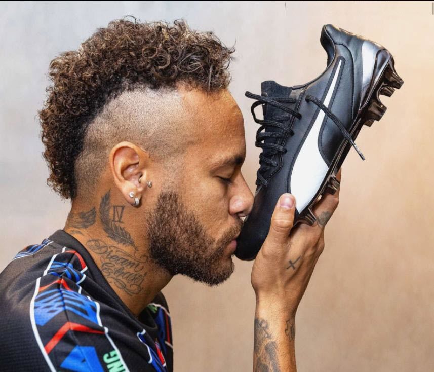 Neymar chuyển sang đi giày bóng đá Puma