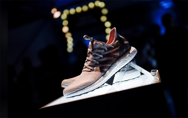 Tại sao Adidas từ bỏ nhà máy sản xuất sử dụng robot để chuyển sang Việt Nam?