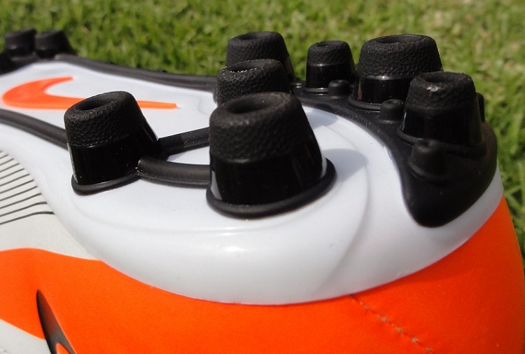 Vài điều về giày sân cỏ nhân tạo Nike đế AG