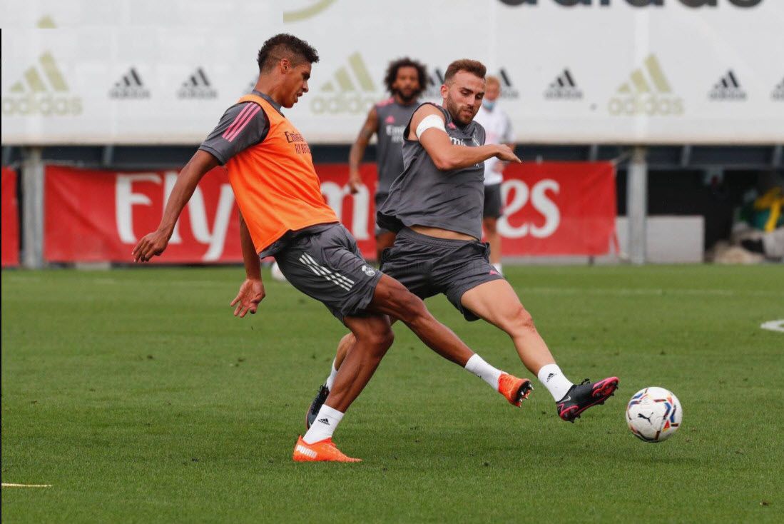 Raphael Varane chuyen sang di giày bóng Puma