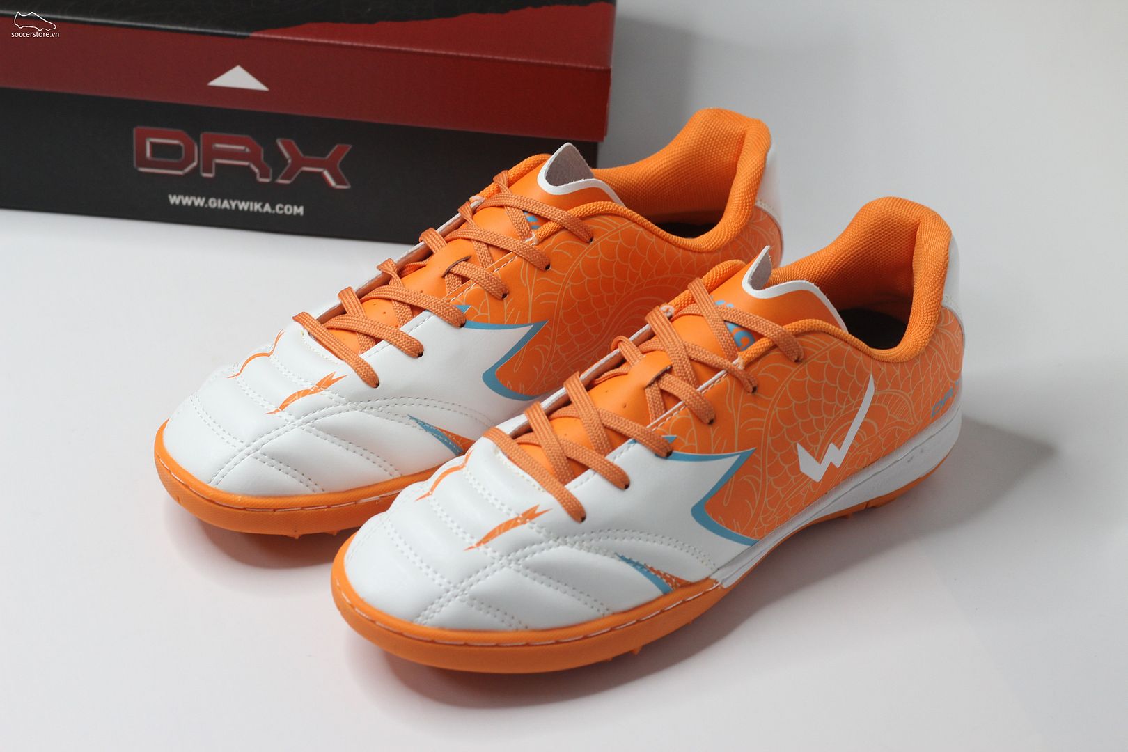 Giày đá bóng Wika DragonX Hoàng Đức màu cam trắng W2308CT