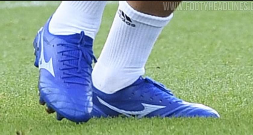 Xhaka chuyển sang đi giày Mizuno
