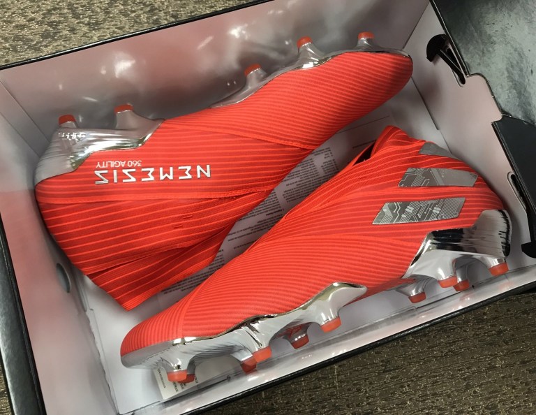 Review giày không dây Adidas Nemeziz 19+
