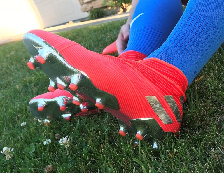 Review giày không dây Adidas Nemeziz 19+