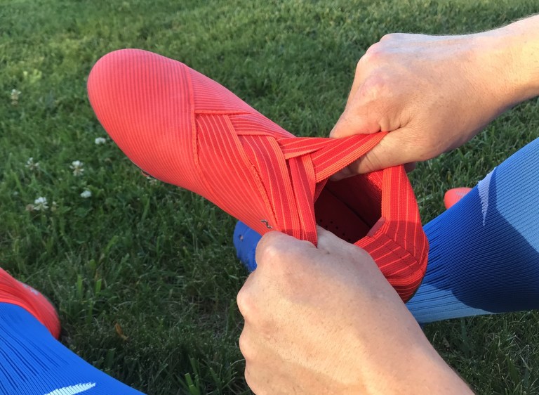 Review giày không dây Adidas Nemeziz 19+