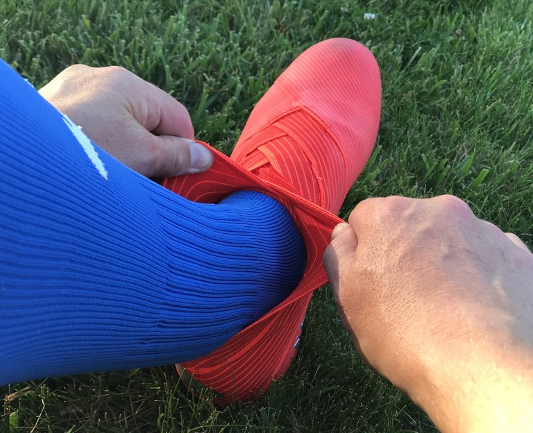 Review giày không dây Adidas Nemeziz 19+