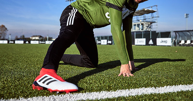 So sánh giày tiền vệ Adidas Predator 2020 và Adidas Ace