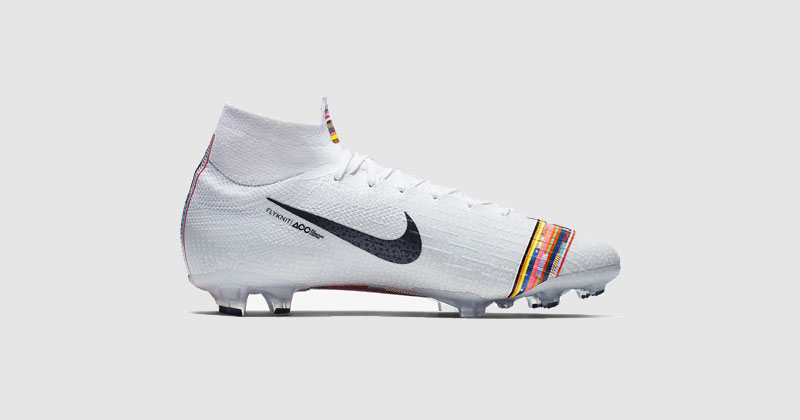 So sánh giày Adidas X và Nike Mercurial 2020