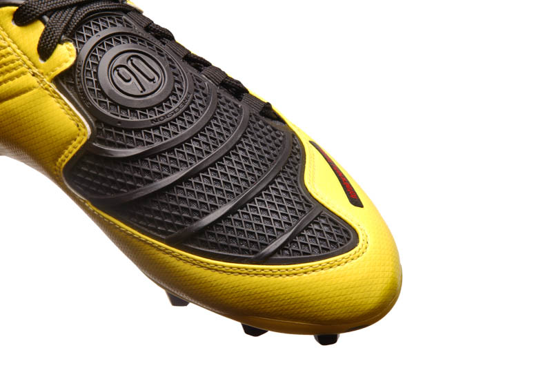 Hồi sinh siêu phẩm giày đá bóng Nike T90 Laser