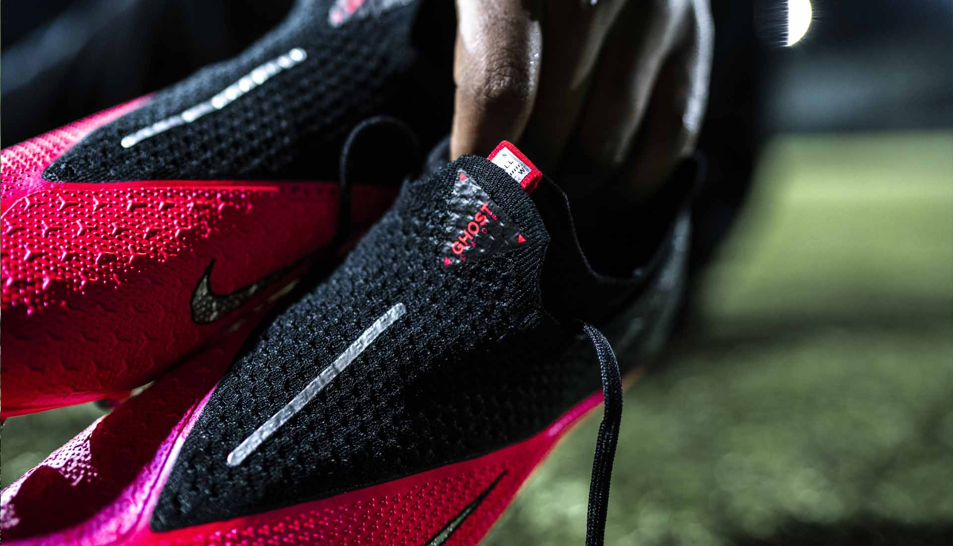Đánh giá Nike Phantom VSN II 2020