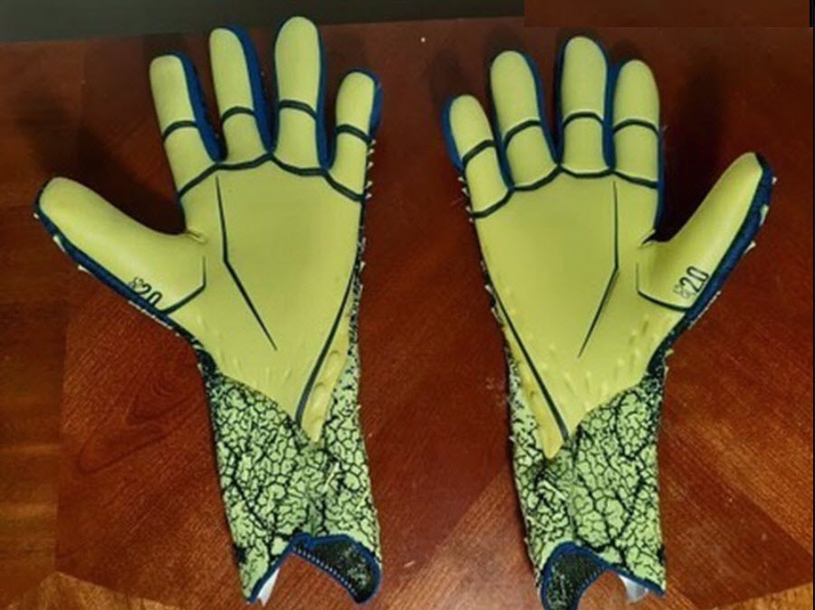 găng tay thủ môn Adidas Predator Freak 2021