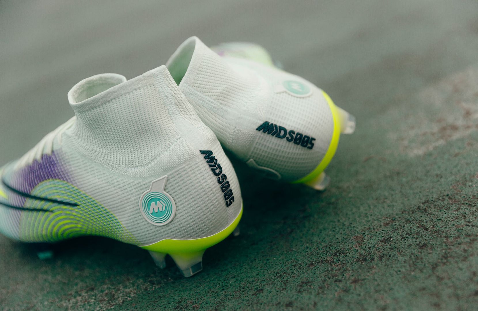 Ra mắt giày Nike MDS 005