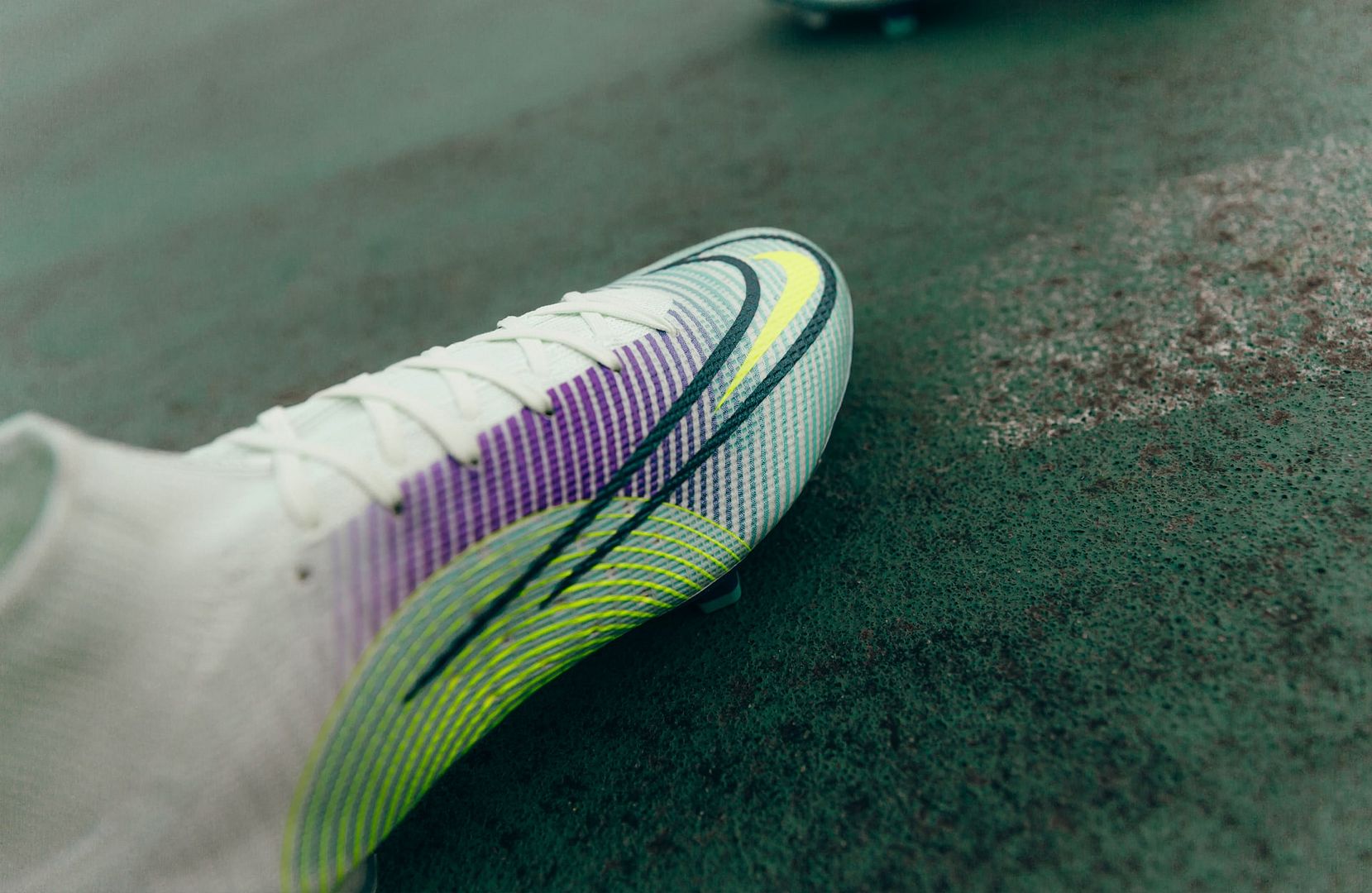 Ra mắt giày Nike MDS 005