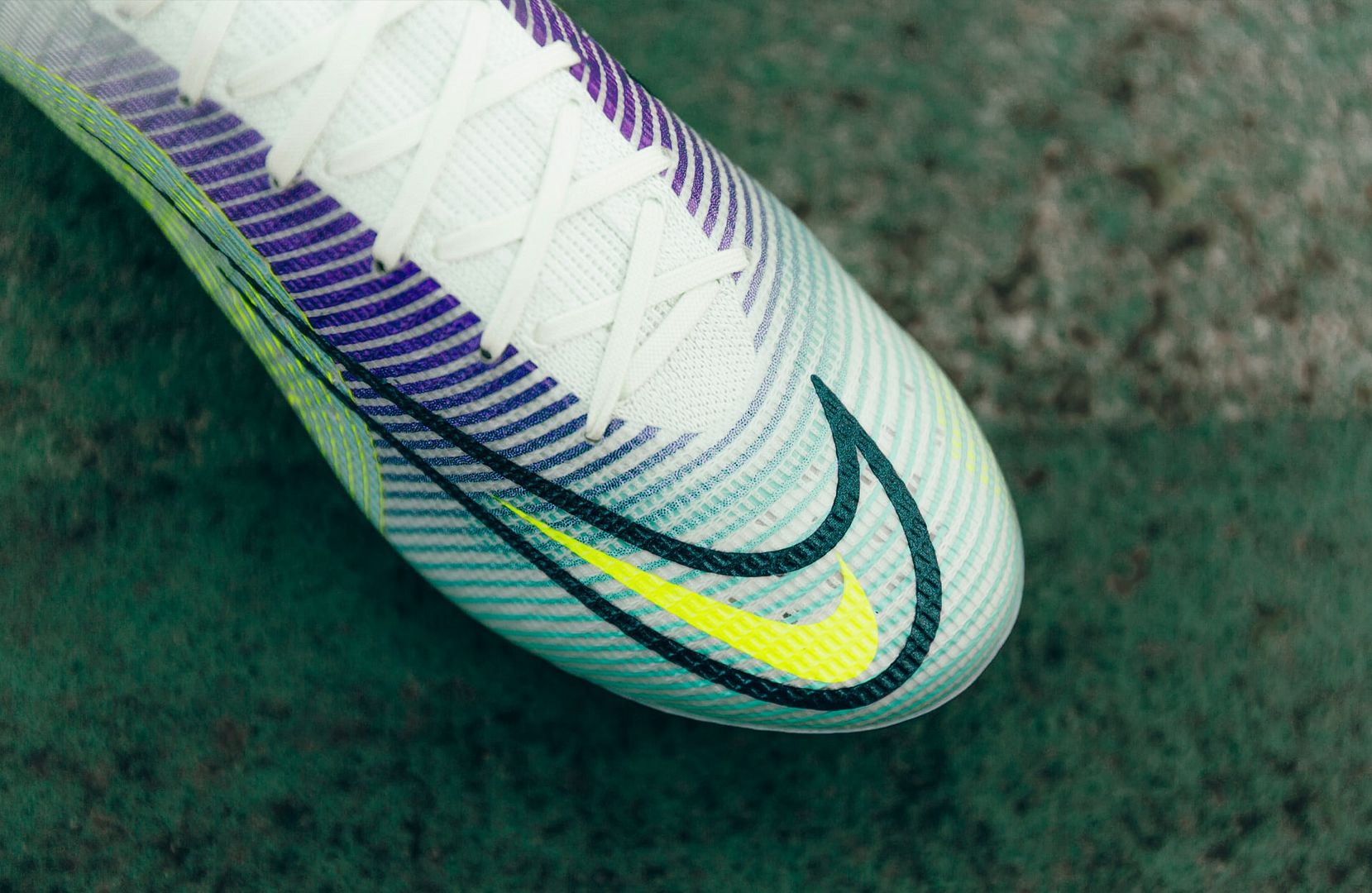 Ra mắt giày Nike MDS 005